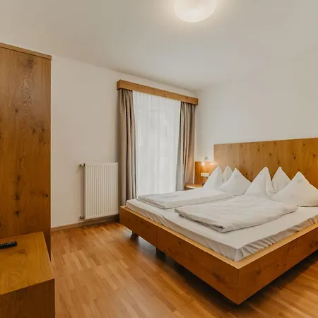 Hotel Garni Planaces 3*